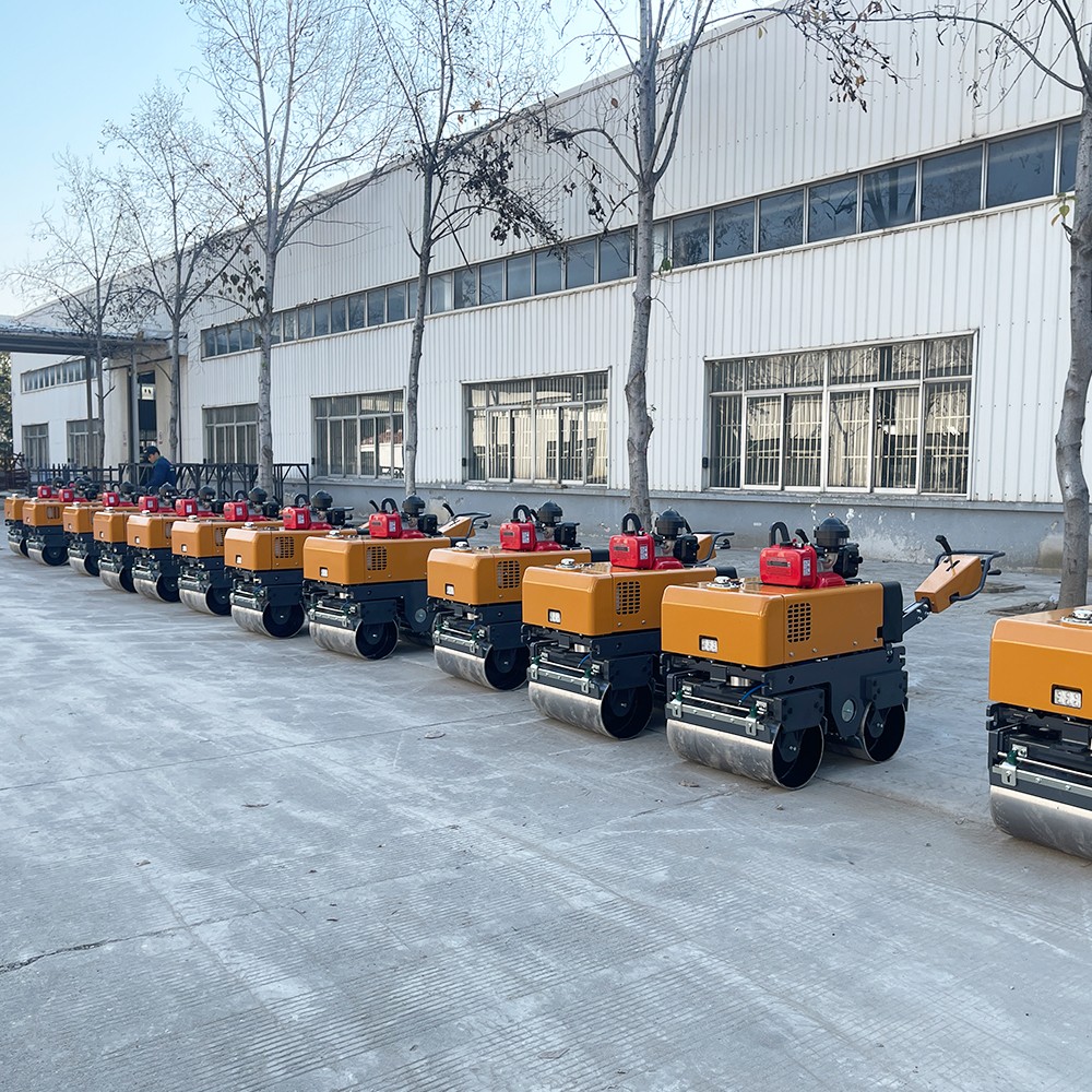 小型壓路機(jī)十字路口施工，瀝青路面的接縫有什么技巧處理
